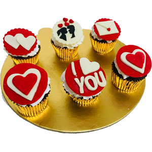 Romantic couples cupcake