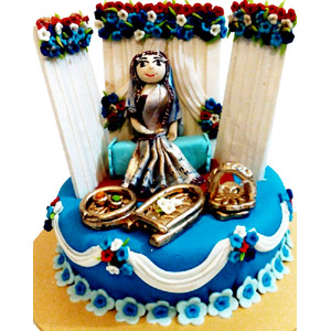 (53) 2 Pounds Fondant Holuder Cake