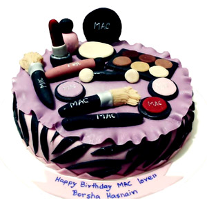 (63) 2 Pound Fondant Mac Round Cake