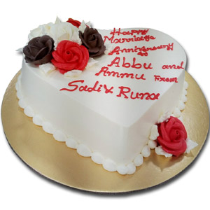 (48) Swiss - 2.2 Pounds Vanilla Heart Cake