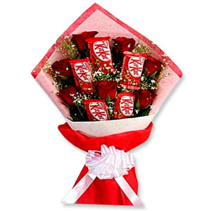 Kitkat Chocolate bouquet W/ Roses