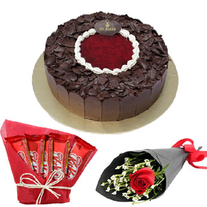 Cake with rose and chocolate bouquet