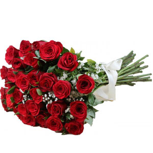 30 pieces red roses in a bouquet
