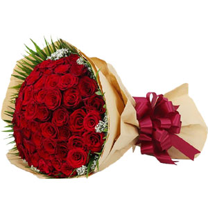 50 pieces red roses in a bouquet