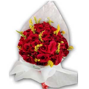 50 pieces red roses in a bouquet