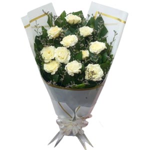 (07) 12 White Roses Bouquet
