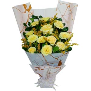 (09) Golden Glow – 12 Yellow Roses
