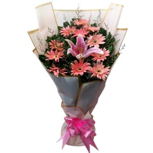 Pink Gerbera W/ lily in Bouquet