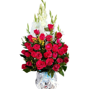 Red roses and Gladiolas in basket