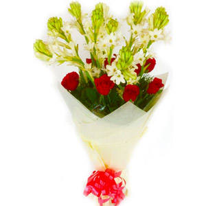 Red roses W/ Rajanighandha in a bouquet
