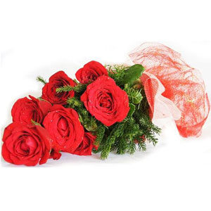 6 pcs red roses in bouquet