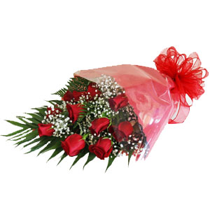 12 pieces red roses in a bouquet