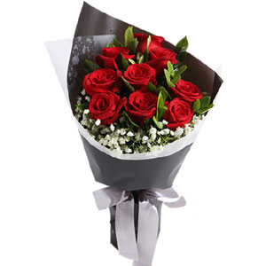 12 pieces red roses in a bouquet