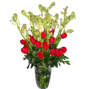 Rajanigandha and Rose in a vase