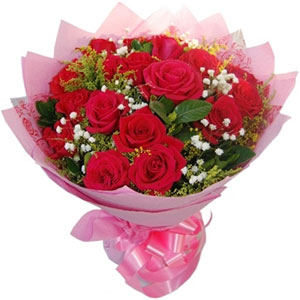 (11) 17 pcs red roses in bouquet