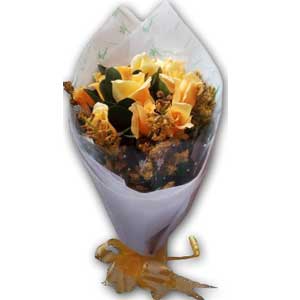 12 Pieces Yellow Roses In a Bouquet