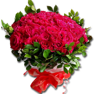 100 pieces red roses in a bouquet