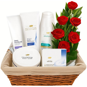 (003) Cosmetic Gift basket W/ 6 Piece Red Roses