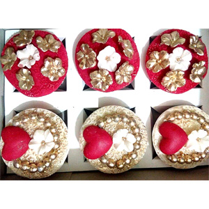 Cupcake with flower & red heart