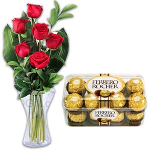 (26) Red Rose W/ Ferrero Rocher 